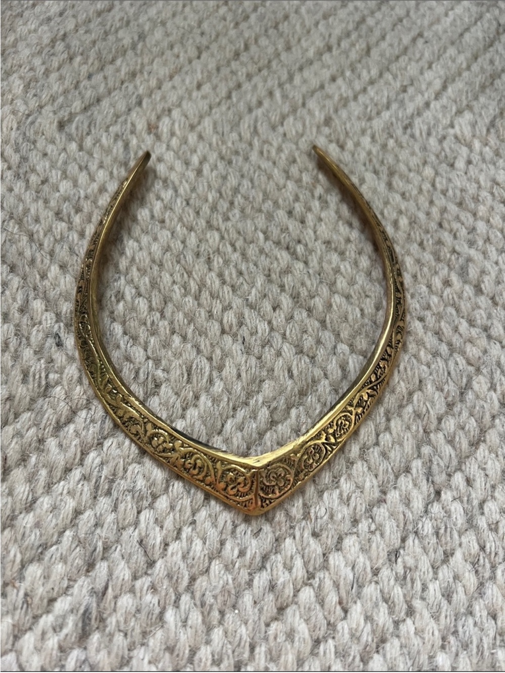 Gold toned choker collar necklace - Picture 2 of 6
